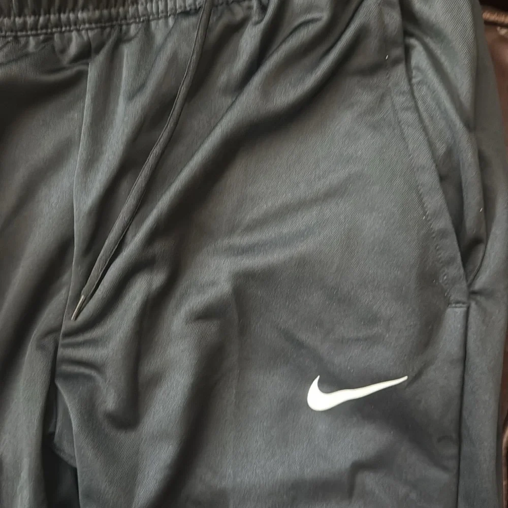 Nike Dri Fit Black Track Pants Sleek Athletic Fit Women’s Small